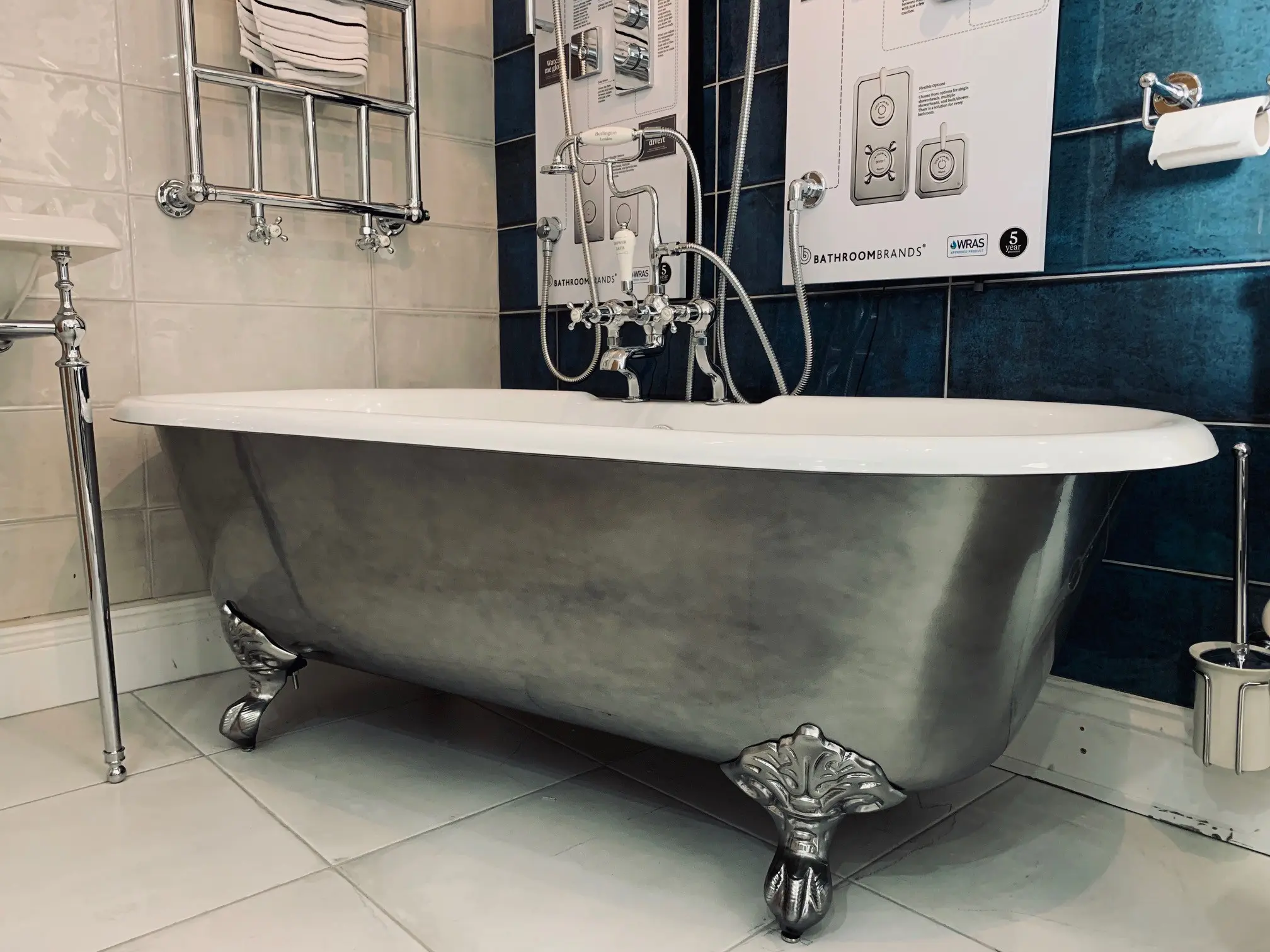 Standalone bath