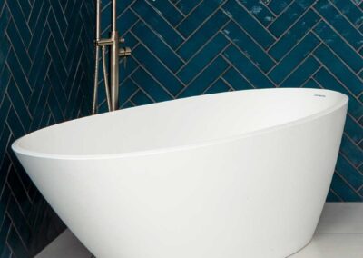 Freestanding bath